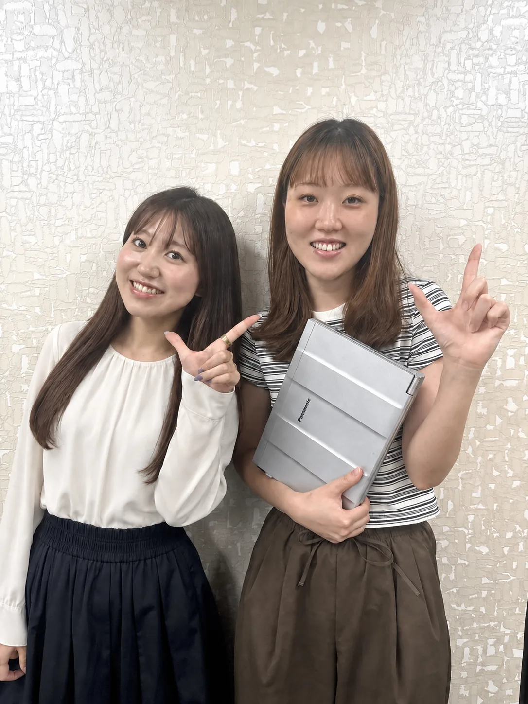 オフィスで撮影したHARE JAPANの女性社員