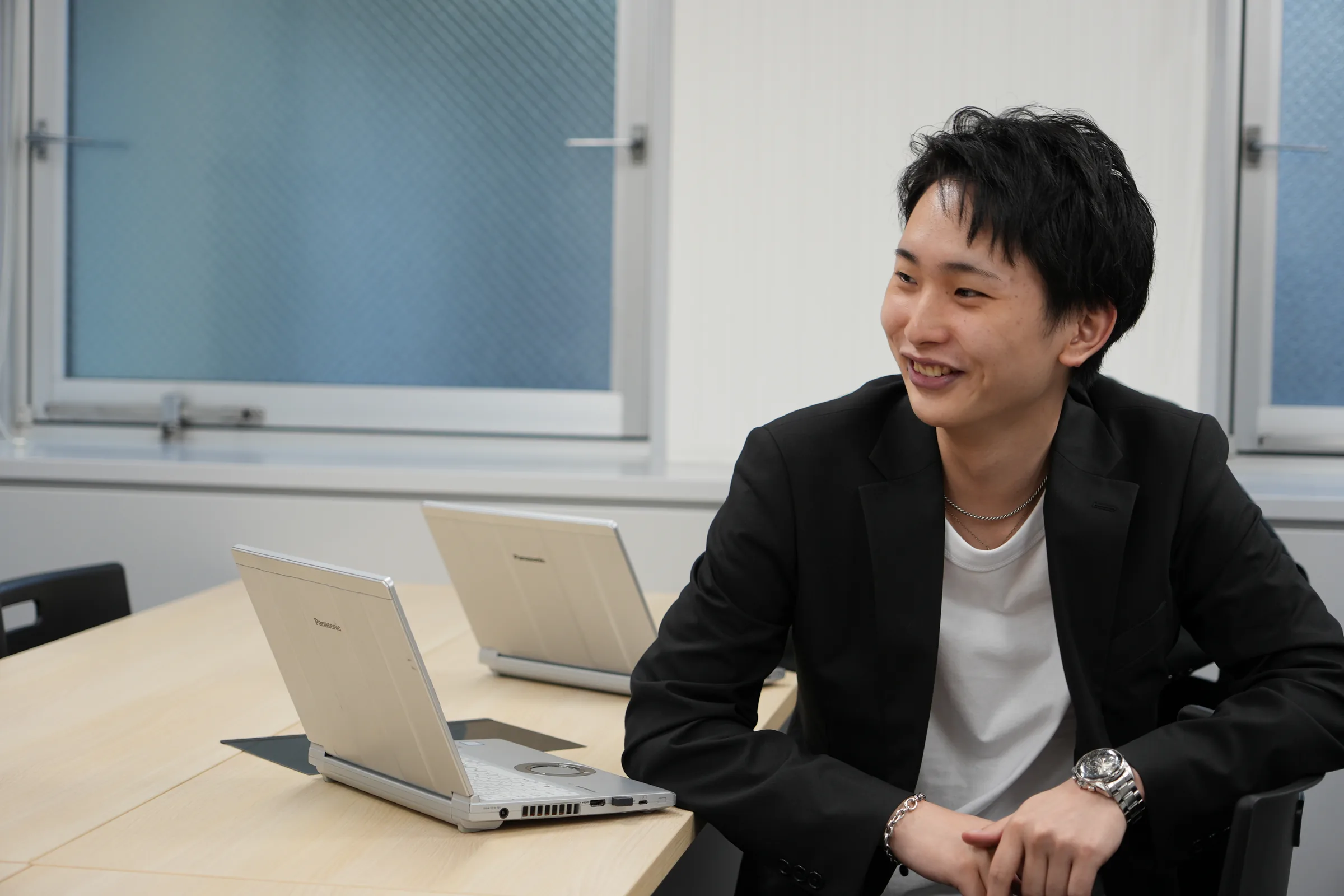 オフィスで働くHARE JAPANのメンバー